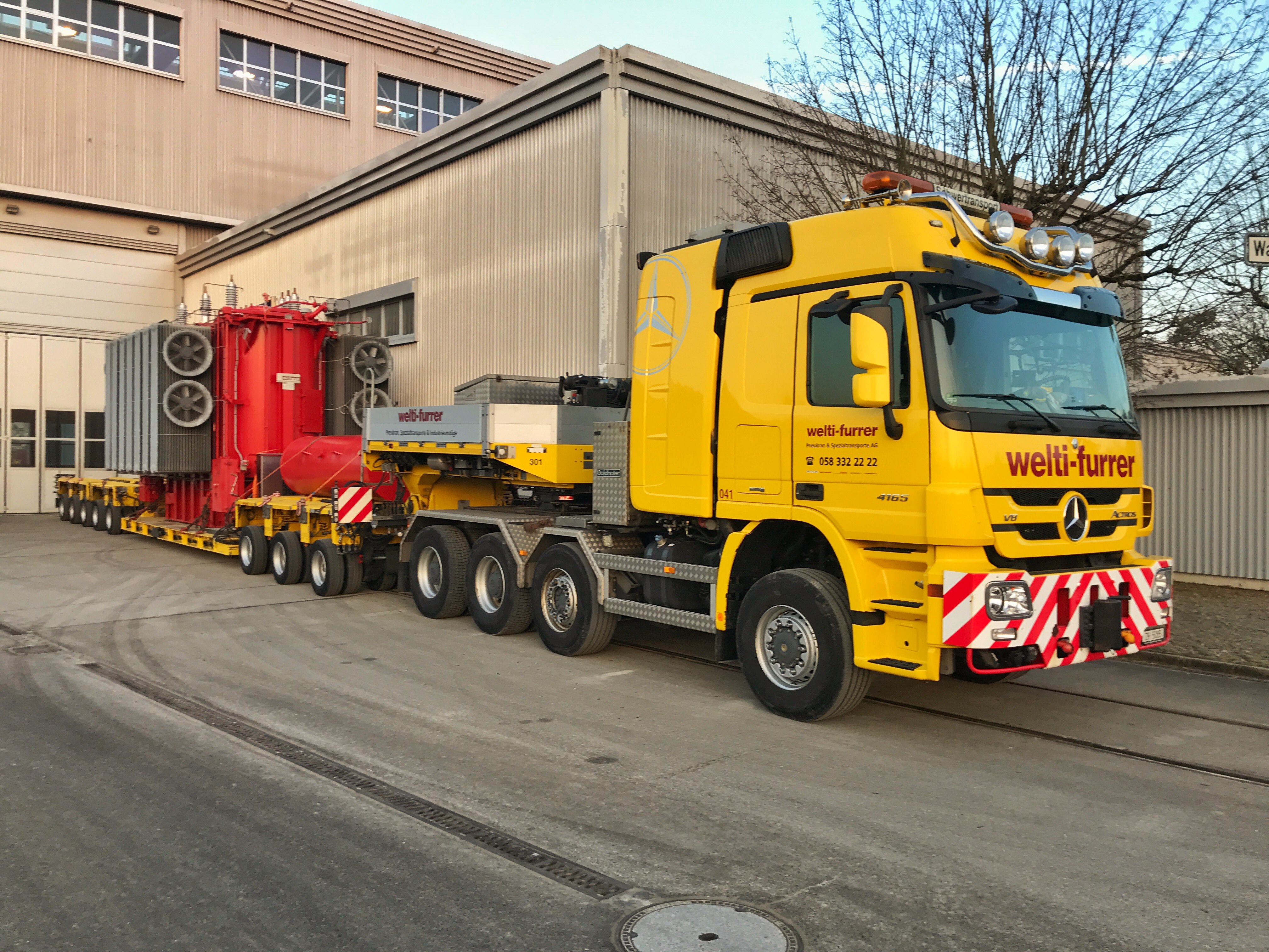 Neuer Auflieger im Einsatz mit Mercedes Benz 3358 6x4