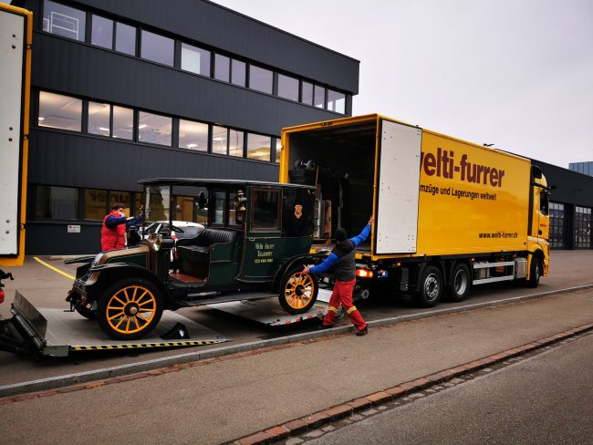 Einladen Oldtimertaxi